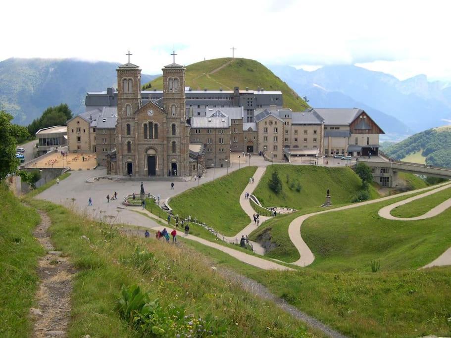 Chambre Ou Gite Dans Une Maison De Montagne - De Suzon A Zelie Entraigues  Exteriör bild